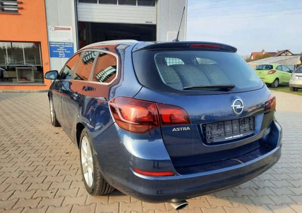 Opel Astra cena 14600 przebieg: 245723, rok produkcji 2011 z Sępopol małe 172